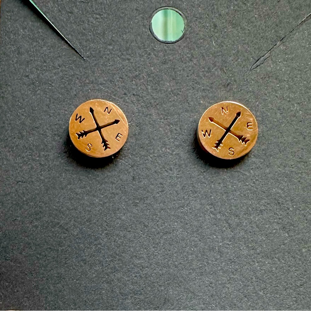2/$15 🧭 rose gold coloured compass stud earrings
